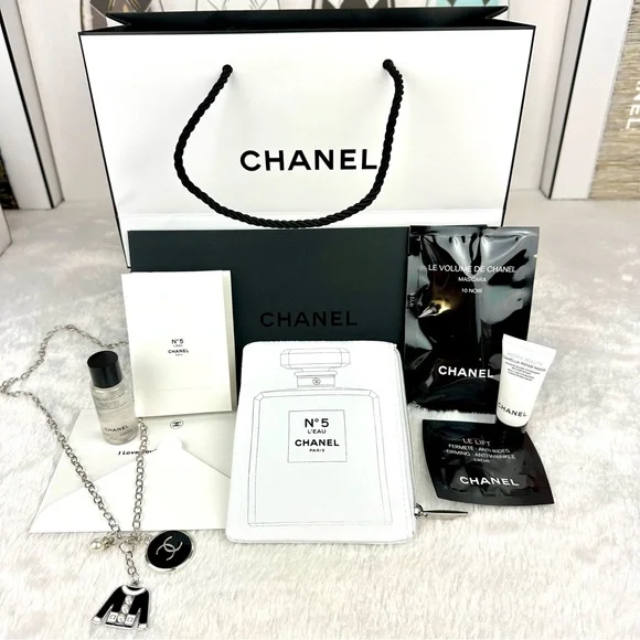 Chanel #5 card holder pouch wallet from the beauty line GIFT SET - Picture 3 of 6